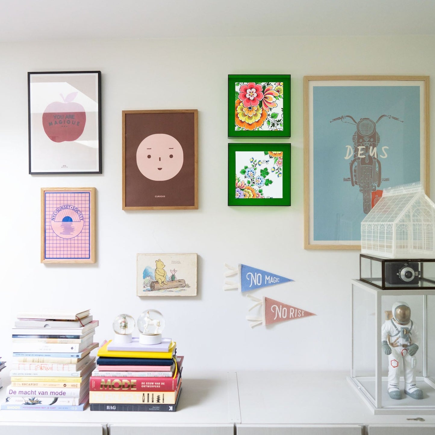 Delftsblauwe bloemen in groene lijst (set van 2)