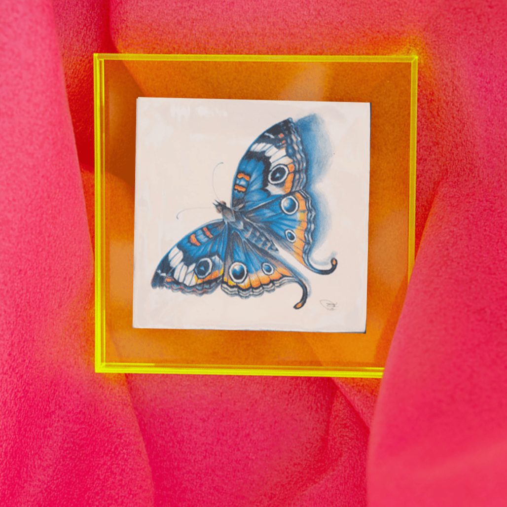 getekende vlinder in neon gele lijst