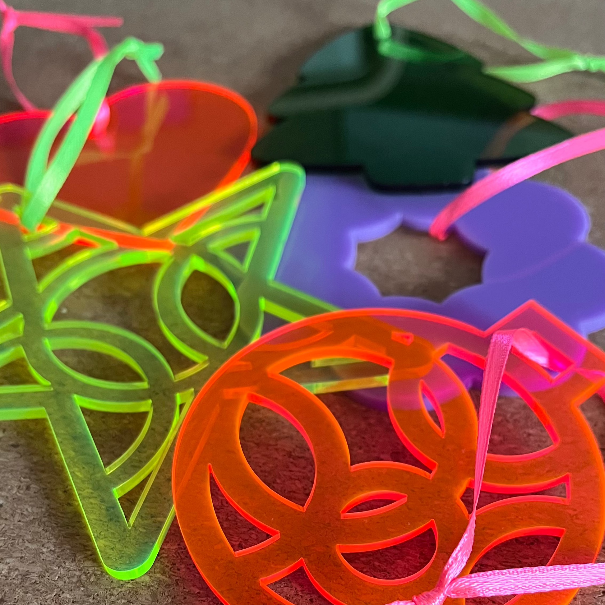 Weihnachtskugel Neon Pink (3 Stück) – Ateljee W&G