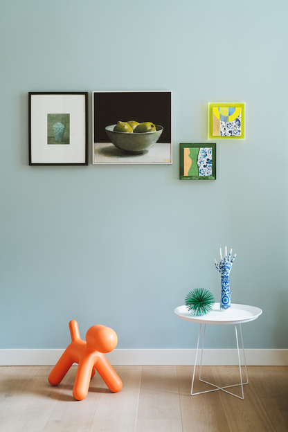 Modern delftsblauw in een neon gele baklijst